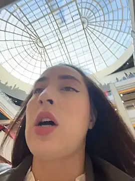 Snapshot of Holly_Play chatting on 10-21-25, 09:10 Holly Play online show from 10-21-25, 09:10