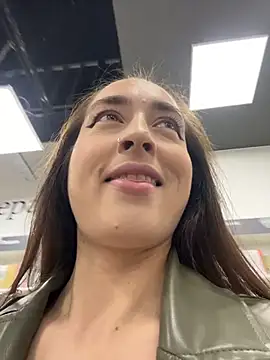 Snapshot of Holly_Play chatting on 10-24-25, 10:11 Holly Play online show from 10-24-25, 10:11