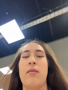 Snapshot of Holly_Play chatting on 10-27-25, 09:13 Holly Play online show from 10-27-25, 09:13