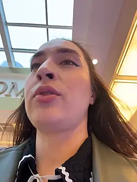 Snapshot of Holly_Play chatting on 10-28-25, 09:13 Holly Play online show from 10-28-25, 09:13