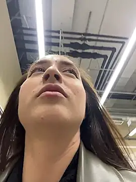 Snapshot of Holly_Play chatting on 10-30-25, 09:11 Holly Play online show from 10-30-25, 09:11