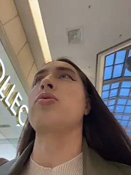 Snapshot of Holly_Play chatting on 11-03-25, 01:12 Holly Play online show from 11-03-25, 01:12