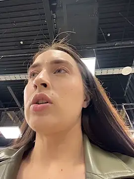 Snapshot of Holly_Play chatting on 11-05-25, 12:05 Holly Play online show from 11-05-25, 12:05