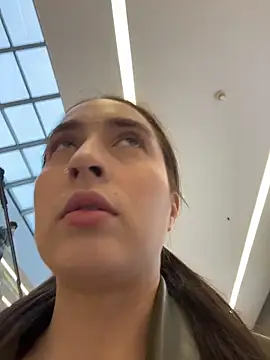 Snapshot of Holly_Play chatting on 11-06-25, 09:10 Holly Play online show from 11-06-25, 09:10