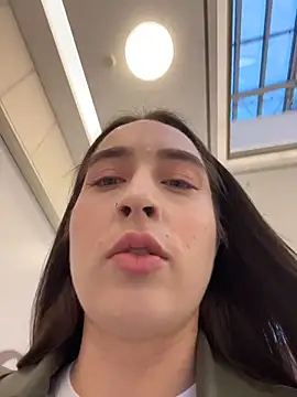 Snapshot of Holly_Play chatting on 11-07-25, 12:05 Holly Play online show from 11-07-25, 12:05