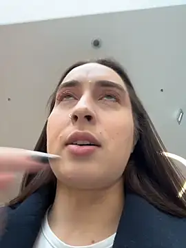 Snapshot of Holly_Play chatting on 11-11-25, 09:09 Holly Play online show from 11-11-25, 09:09