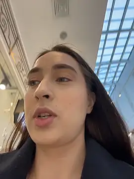 Snapshot of Holly_Play chatting on 11-19-25, 12:05 Holly Play online show from 11-19-25, 12:05