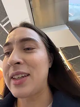 Snapshot of Holly_Play chatting on 11-24-25, 12:05 Holly Play online show from 11-24-25, 12:05