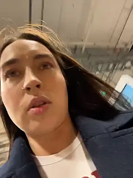 Snapshot of Holly_Play chatting on 11-28-25, 12:08 Holly Play online show from 11-28-25, 12:08