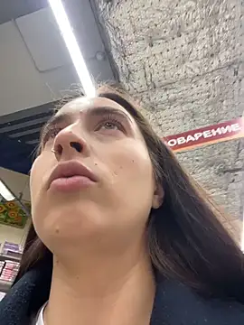 Snapshot of Holly_Play chatting on 12-01-25, 12:10 Holly Play online show from 12-01-25, 12:10