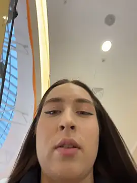 Snapshot of Holly_Play chatting on 12-17-25, 12:11 Holly Play online show from 12-17-25, 12:11