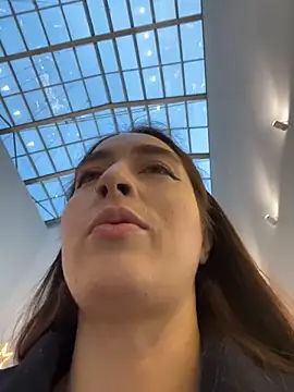 Snapshot of Holly_Play chatting on 12-21-25, 12:01 Holly Play online show from 12-21-25, 12:01