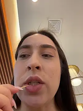 Snapshot of Holly_Play chatting on 12-23-25, 09:07 Holly Play online show from 12-23-25, 09:07