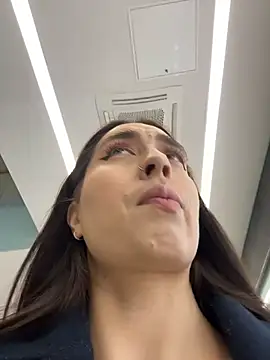 Snapshot of Holly_Play chatting on 01-18-26, 12:09 Holly Play online show from 01-18-26, 12:09