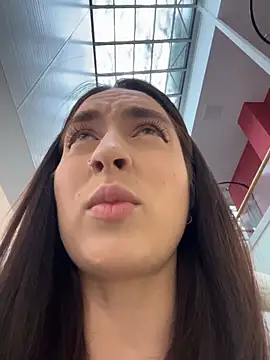 Snapshot of Holly_Play chatting on 02-20-26, 12:05 Holly Play online show from 02-20-26, 12:05