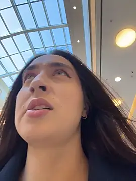 Snapshot of Holly_Play chatting on 03-11-26, 12:00 Holly Play online show from 03-11-26, 12:00