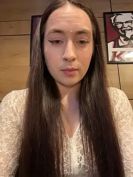 Holly Play online show from 06-19-26, 09:02