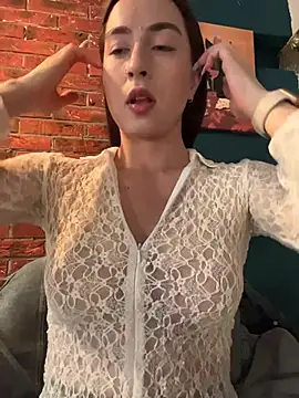 Holly Play online show from 07-15-26, 09:58