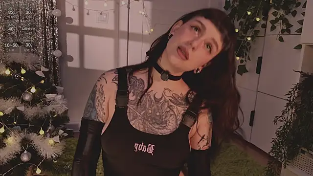 MichaellaMoon online show from 12-21-25, 05:31