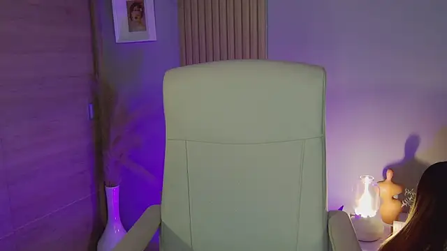 Snapshot of Alessia-miller_ chatting on 01-03-25, 09:05 Alessia-miller online show from 01-03-25, 09:05