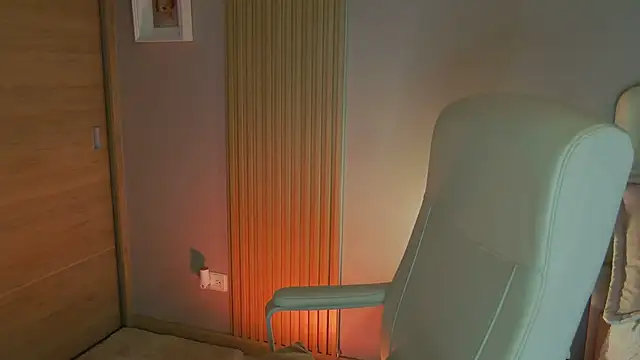 Snapshot of Alessia-miller_ chatting on 01-22-25, 02:48 Alessia-miller online show from 01-22-25, 02:48