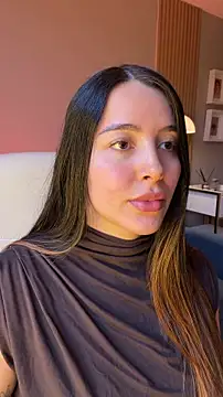Snapshot of Alessia-miller_ chatting on 06-16-26, 10:56 Alessia-miller online show from 06-16-26, 10:56