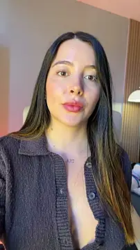 Snapshot of Alessia-miller_ chatting on 06-17-26, 09:49 Alessia-miller online show from 06-17-26, 09:49