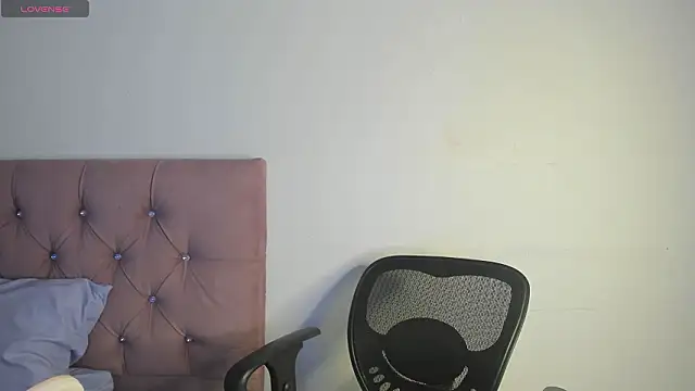 Snapshot of nicol_jone1 chatting on 02-17-26, 11:11 nicol jone1 online show from 02-17-26, 11:11