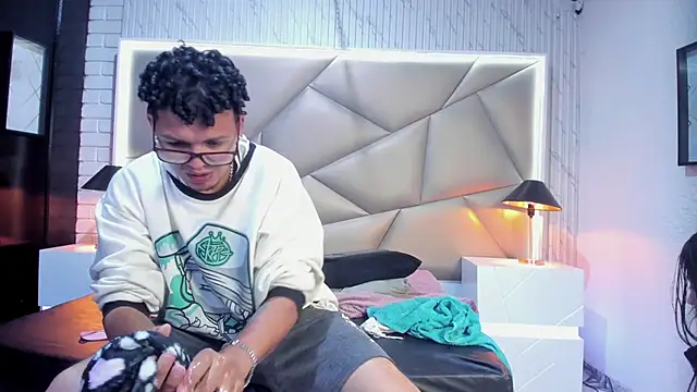 Snapshot of Bonny_Bonss chatting on 01-25-25, 01:32 Bonny Bonss online show from 01-25-25, 01:32