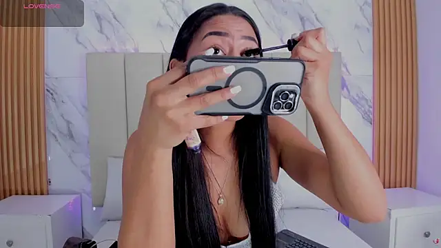 Iris Thompson  online show from 02-03-26, 03:37