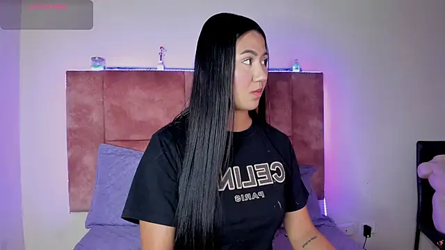 Iris Thompson  online show from 07-01-26, 01:29
