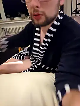 Snapshot of tipico0799 chatting on 10-05-25, 05:06 tipico0799 online show from 10-05-25, 05:06