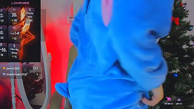 Snapshot of Dolly__Queen_ chatting on 12-13-24, 02:32 Dolly Queen online show from 12-13-24, 02:32