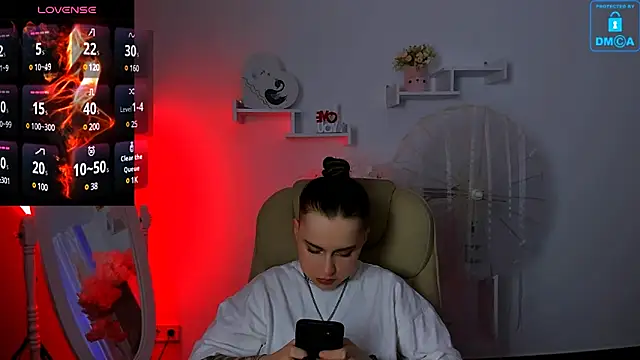 Snapshot of Dolly__Queen_ chatting on 01-28-25, 10:23 Dolly Queen online show from 01-28-25, 10:23