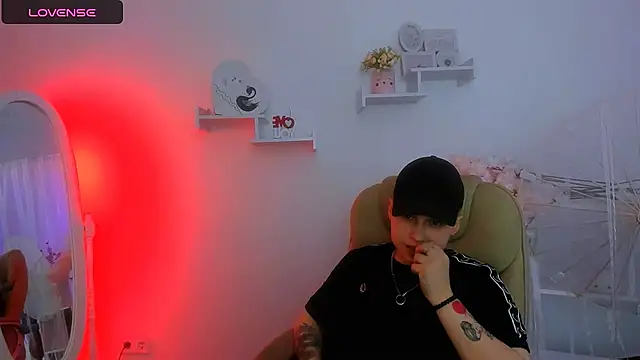 Snapshot of Dolly__Queen_ chatting on 02-13-25, 12:24 Dolly Queen online show from 02-13-25, 12:24