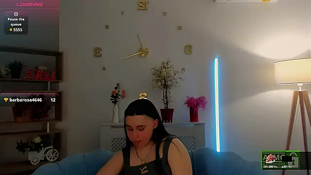 Snapshot of Dolly__Queen_ chatting on 02-22-25, 01:00 Dolly Queen online show from 02-22-25, 01:00