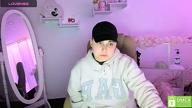 Snapshot of Dolly__Queen_ chatting on 03-15-25, 09:05 Dolly Queen online show from 03-15-25, 09:05