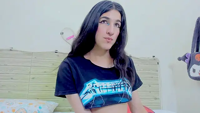 Snapshot of Evil_Queen13 chatting on 12-05-25, 07:43 Evil Queen13 online show from 12-05-25, 07:43