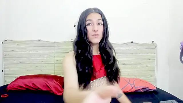 Snapshot of Evil_Queen13 chatting on 12-18-25, 07:31 Evil Queen13 online show from 12-18-25, 07:31