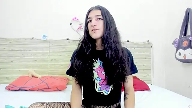 Snapshot of Evil_Queen13 chatting on 12-19-25, 08:16 Evil Queen13 online show from 12-19-25, 08:16