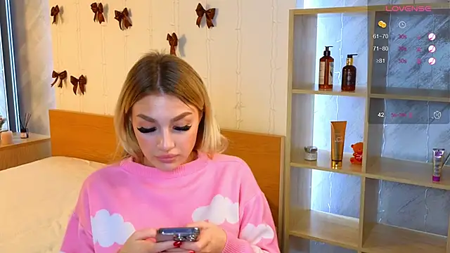 Ella Milla online show from 12-25-24, 11:33