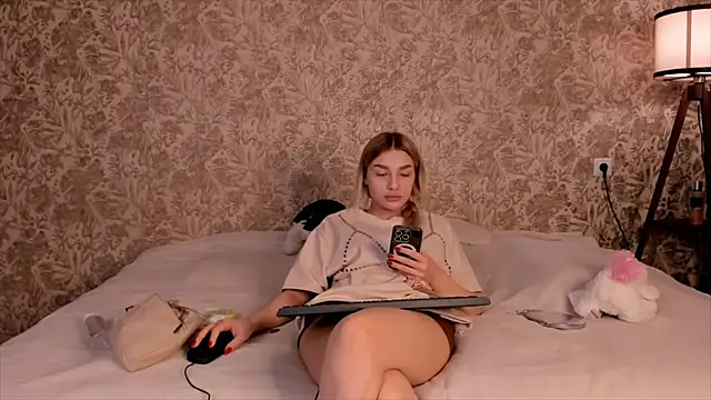 Ella Milla online show from 03-06-25, 10:09