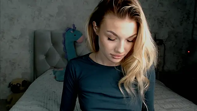 Ella Milla online show from 06-18-26, 12:53