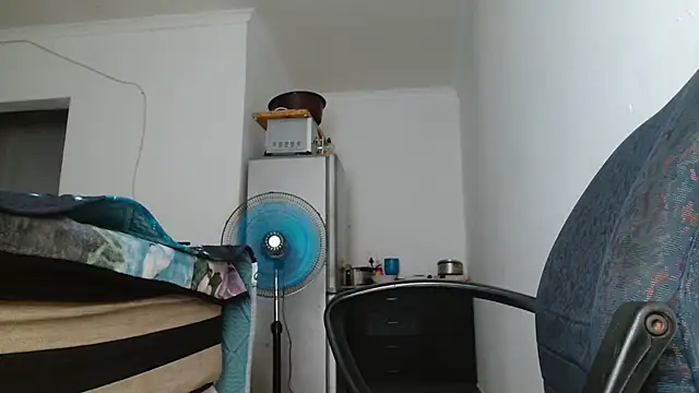 Hugetittiesxx2 online show from 04-13-26, 04:18