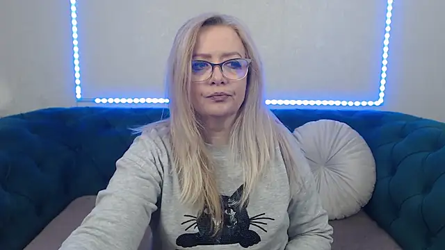 IvanaCharm online show from 04-28-26, 03:33