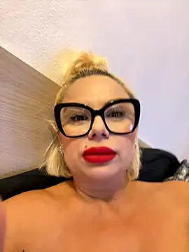 Snapshot of luna_14 chatting on 09-27-25, 06:57 luna 14 online show from 09-27-25, 06:57