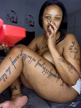 Snapshot of Drippincaty chatting on 01-13-26, 08:47 Drippincaty online show from 01-13-26, 08:47