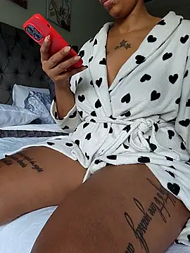 Snapshot of Drippincaty chatting on 02-16-26, 05:36 Drippincaty online show from 02-16-26, 05:36