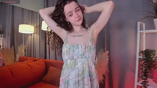 Curly Moon online show from 07-18-26, 09:46