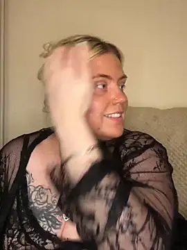 Snapshot of Blondiee3088 chatting on 01-20-25, 11:54 Blondiee3088 online show from 01-20-25, 11:54